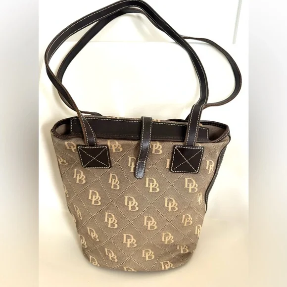 ✨Vintage Dooney & Bourke Brown Shoulder Bag with Structured Design✨ - Picture 6 of 16